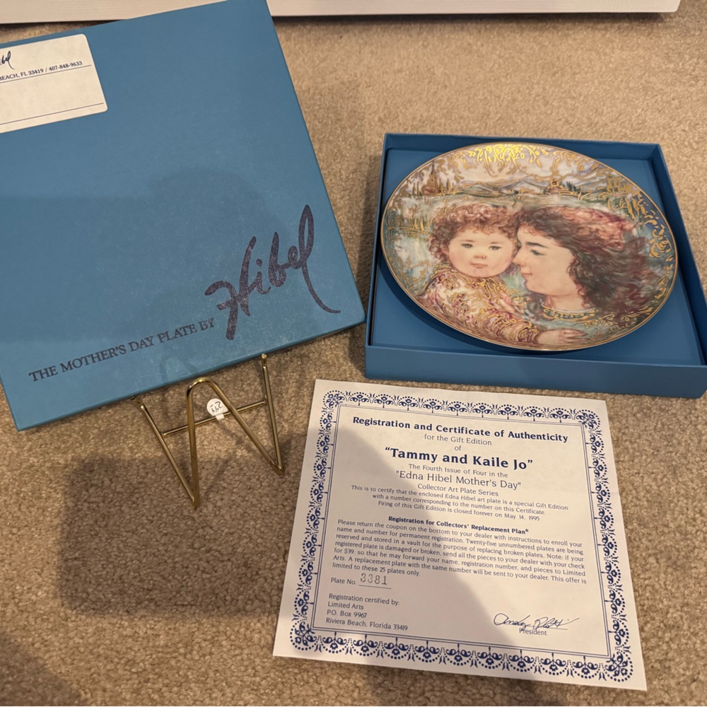 Hovel Limited Edition Mother’s Day  Plate